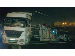 Damperi açılan tır dehşet saçtı: 6 yaralı