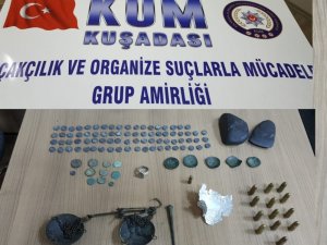 Kovalama sonucu durdurulan araçtan tarihi eser ve uyuşturucu çıktı