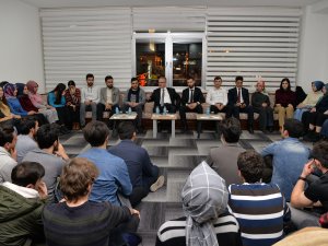 Rektör Özçelik, Sedir Sohbetlerinin konuğu oldu