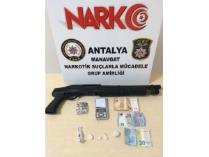 Manavgat’ta uyuşturucu operasyonu