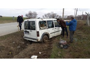 Hafif ticari araç devrildi: 1 yaralı