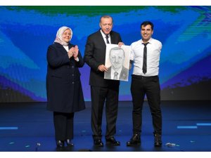 Cumhurbaşkanı Erdoğan, “Suriye’de Arapların, Kürtlerin özgürlüğünü iade etmek için varız”