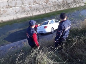 Otomobil sulama kanalına düştü: 3 yaralı