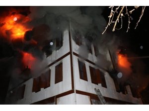 Safranbolu’da 170 yıllık tarihi konak alevlere teslim oldu
