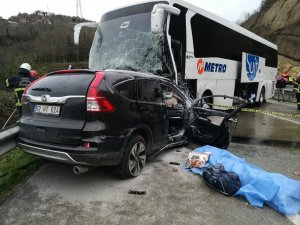 Ters yöne giren ciple yolcu otobüsü çarpıştı: 1 ölü, 10 yaralı