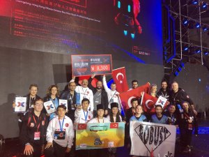 Adanalı öğrenciler robotlarıyla teknoloji devi Çin’i fethetti