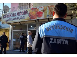 Zabıtadan tabela operasyonu