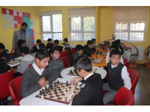 Siverek’te Ortaokul öğrencileri arasında Satranç Turnuvası başladı