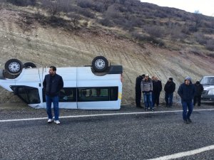 Gercüş’te minibüs takla attı