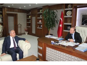 Başkan Böcek Kaymakam Köten ve Rektör Ünal’la görüştü