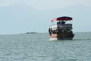 Başarılı öğrencilere yat gezisi