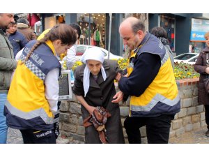 Anne ve kızına çarpan sürücü kaçtı