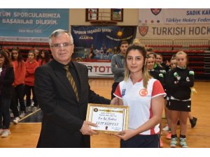 En iyi kaleci Elif Küpeli seçildi