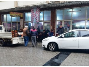 Kahvehane önünde düşen adam hastanede hayatını kaybetti