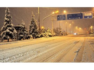 Uşak’ta kar yağışı nedeniyle eğitime 1 gün ara verildi