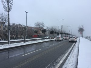 Sultangazi beyaza büründü