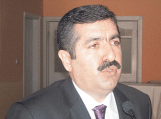 Vali Doğan Akören'de