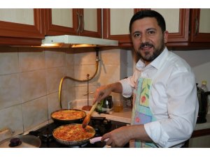 AK Parti Belediye Başkan Adayı öğrencilere menemen yaptı