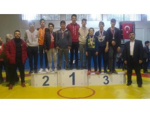 Pazarlar Anadolu Lisesi Güreş Takımı il birincisi oldu