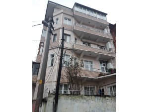 Zonguldak'ta duvarlarında çatlaklar oluşan binaların boşaltılması