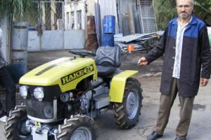 Uzaktan kumandalı traktör yaptı