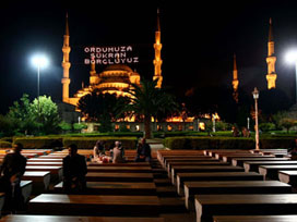 Camilerde 'önce vatan'lı mahya krizi