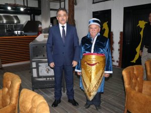 Vali Toprak, Bozkır'da