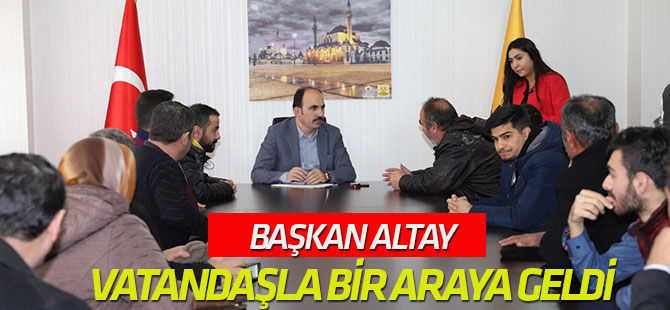 Altay vatandaşlarla bir araya geldi.