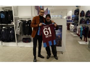 Yusuf Yazıcı, posteri ile konuşan taraftarla buluştu