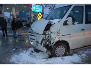 Tokat’ta okul servisi ile minibüs çarpıştı: 12 yaralı