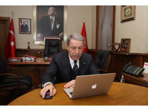 Bakan Akar, "Yılın Fotoğrafları" oylamasına katıldı