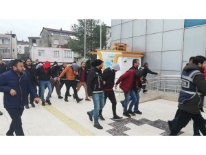 Uyuşturucu zanlısı 15 şüpheli adliyede