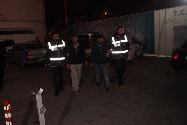 Çaldıkları motosikleti itelerken suçüstü yakalandılar