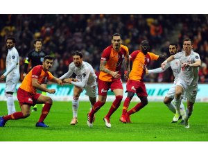 Galatasaray defansından 12 gole katkı