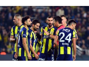 Fenerbahçe beklentilerin altında bir ilk yarı geçirdi