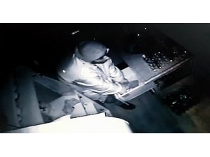Çay ocağından hırsızlık kamerada