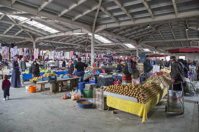 Kapalı pazarlarda vatandaş rahat