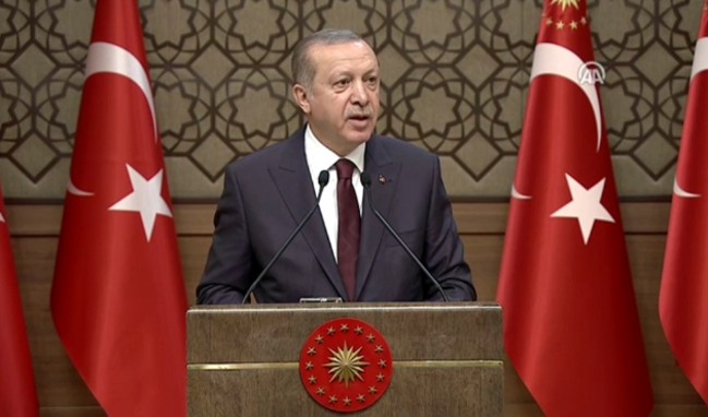 "Senin Cumhurbaşkanın olmaya meraklı değilim!"