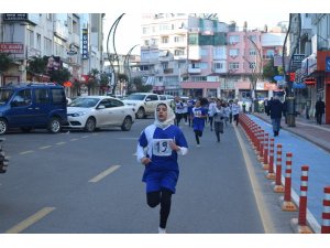 Aliağa’da öğrenciler ’Atatürk’ için koştu