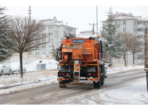 Beyşehir'de yollarda tuzlama çalışmaları