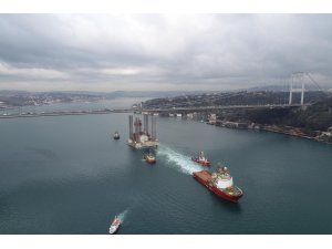 Dev petrol arama platformu, İstanbul Boğazı'ndan geçişini tamamladı