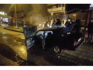 Seyir halindeyken yanan otomobil hurdaya döndü