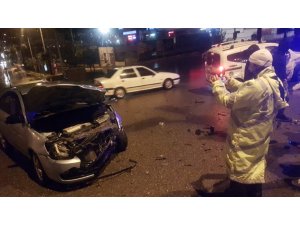 Otomobiller kafa kafaya çarpıştı: 2 yaralı