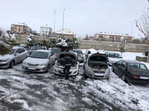 Otomobil hırsızlık çetesi operasyonla çökertildi