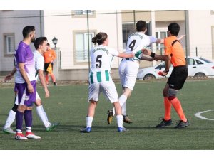 Futbolcu hakeme tokat atınca başkan takımı ligden çekti
