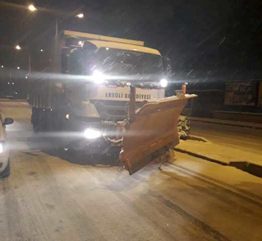 Belediye’den kar ve buzlanmayla mücadele
