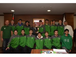Başkan Ay Şampiyon basketçileri ağırladı
