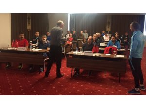 Diyarbakır’da kaleci antrenörlerine eğitim verildi