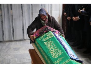 Rize’de trafik kazasında hayatını kaybeden Nazire öğretmen gözyaşları ile memleketine uğurlandı