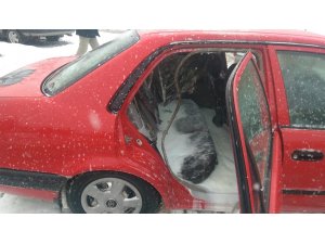 Suşehri'nde tamir edilen otomobil yandı